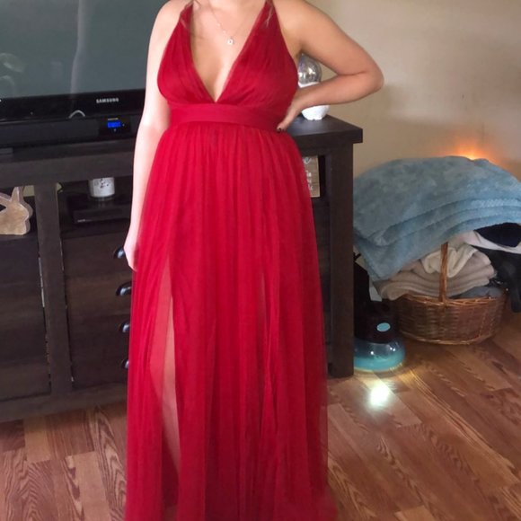 Size 3 Gown- Low cut with slit - Picture 2 of 2
